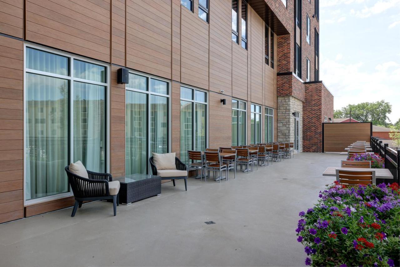 Courtyard By Marriott Iowa City University Heights Εξωτερικό φωτογραφία
