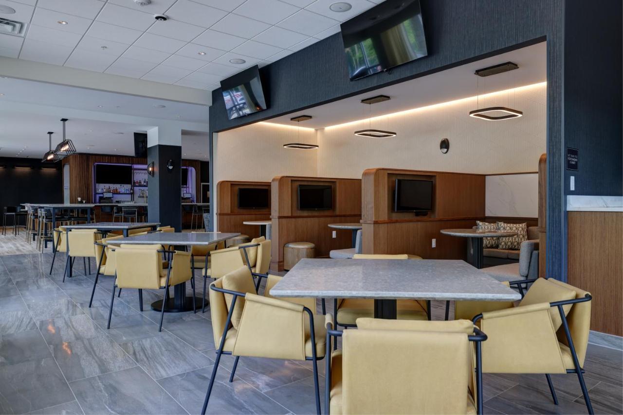 Courtyard By Marriott Iowa City University Heights Εξωτερικό φωτογραφία