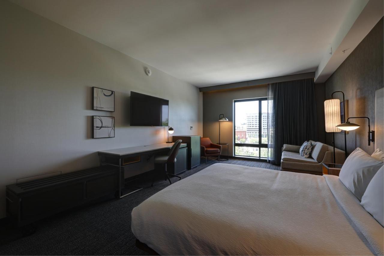 Courtyard By Marriott Iowa City University Heights Εξωτερικό φωτογραφία