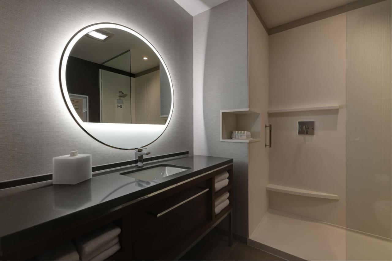 Courtyard By Marriott Iowa City University Heights Εξωτερικό φωτογραφία