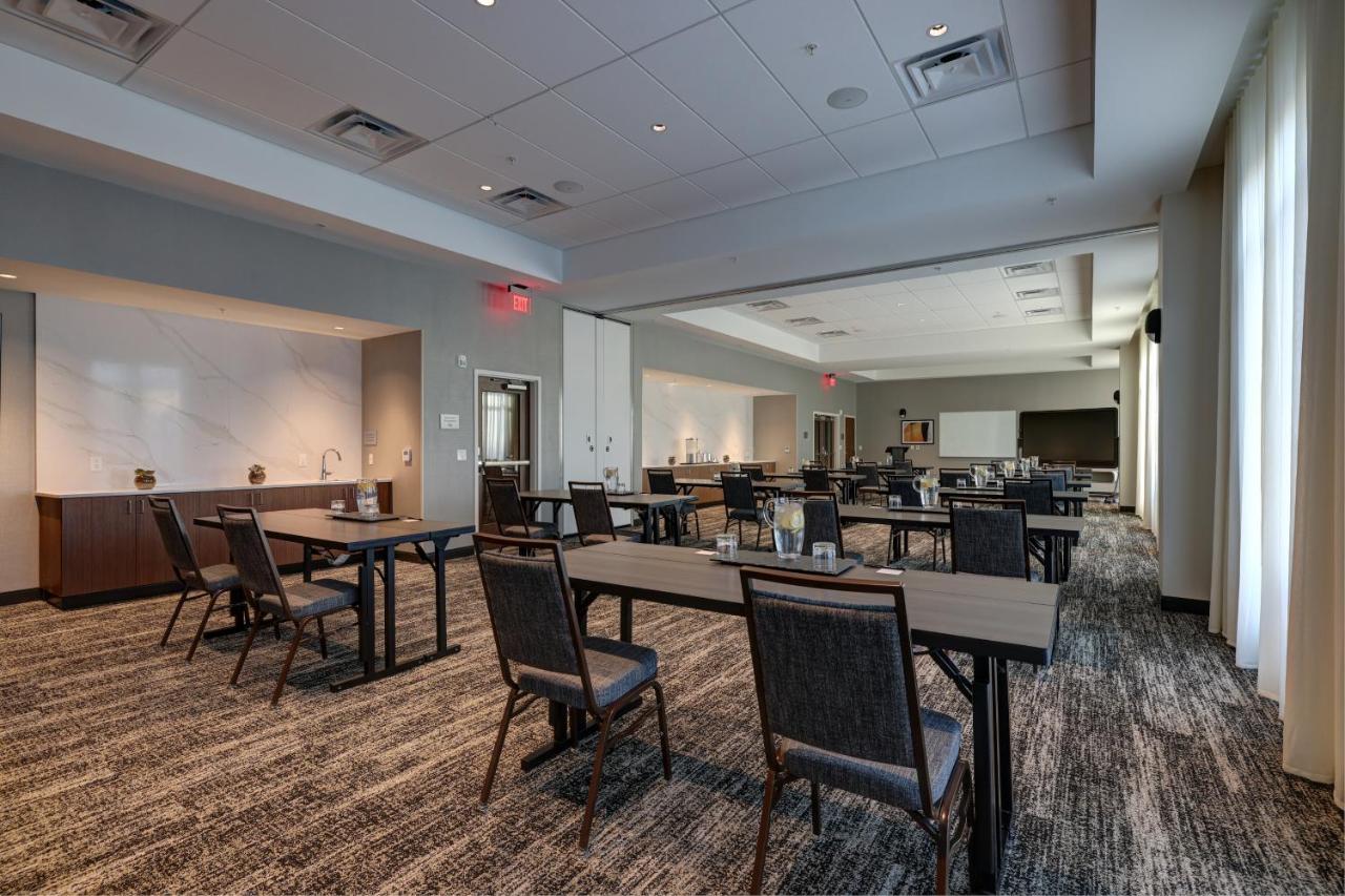 Courtyard By Marriott Iowa City University Heights Εξωτερικό φωτογραφία