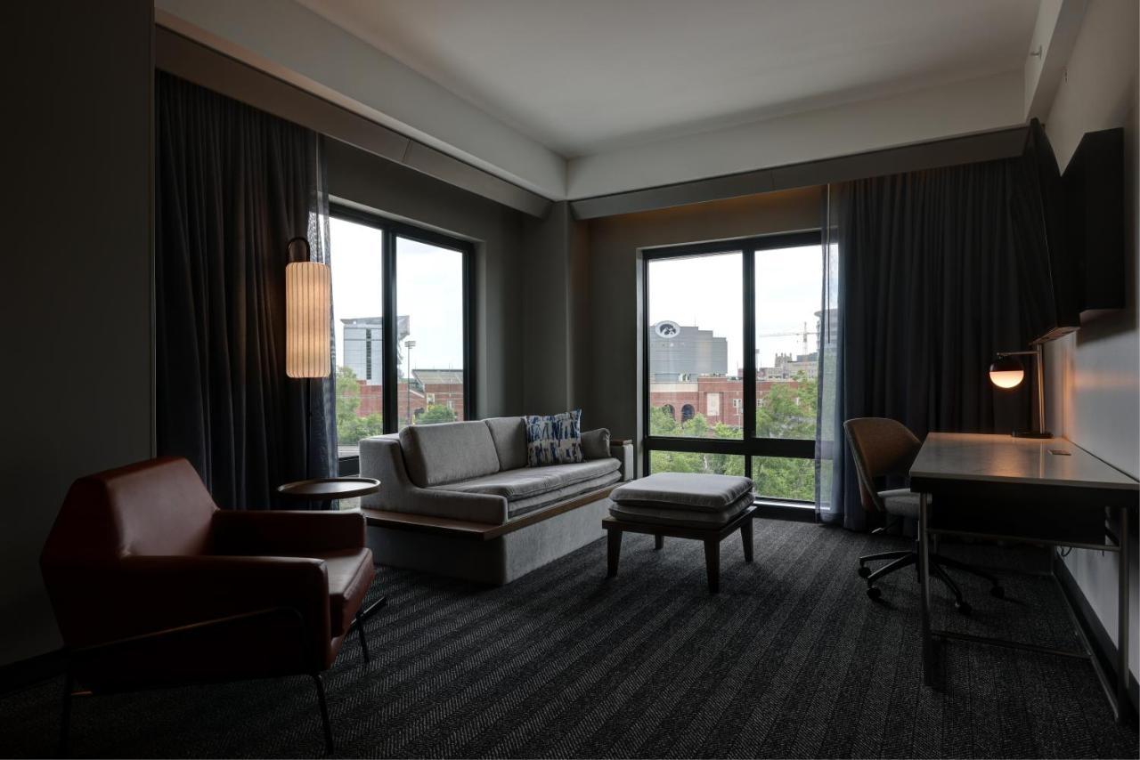 Courtyard By Marriott Iowa City University Heights Εξωτερικό φωτογραφία
