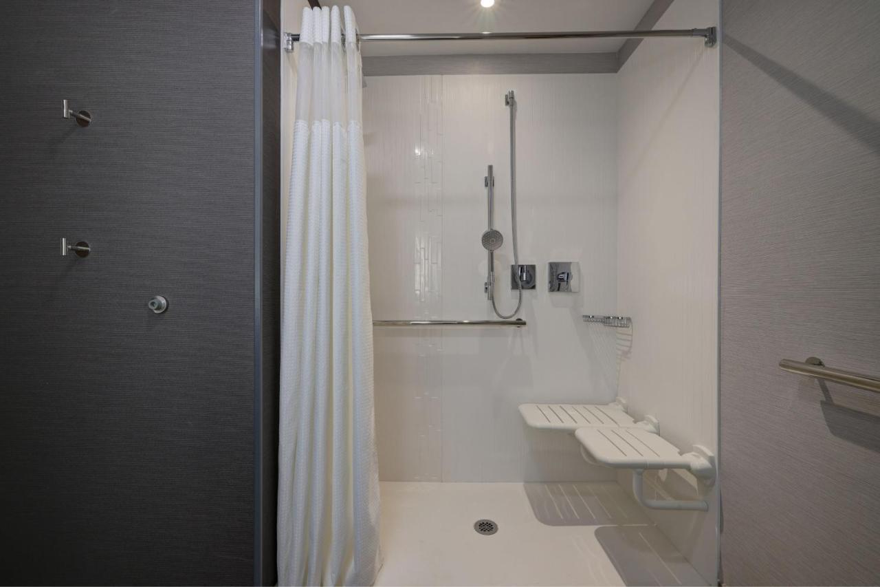 Courtyard By Marriott Iowa City University Heights Εξωτερικό φωτογραφία