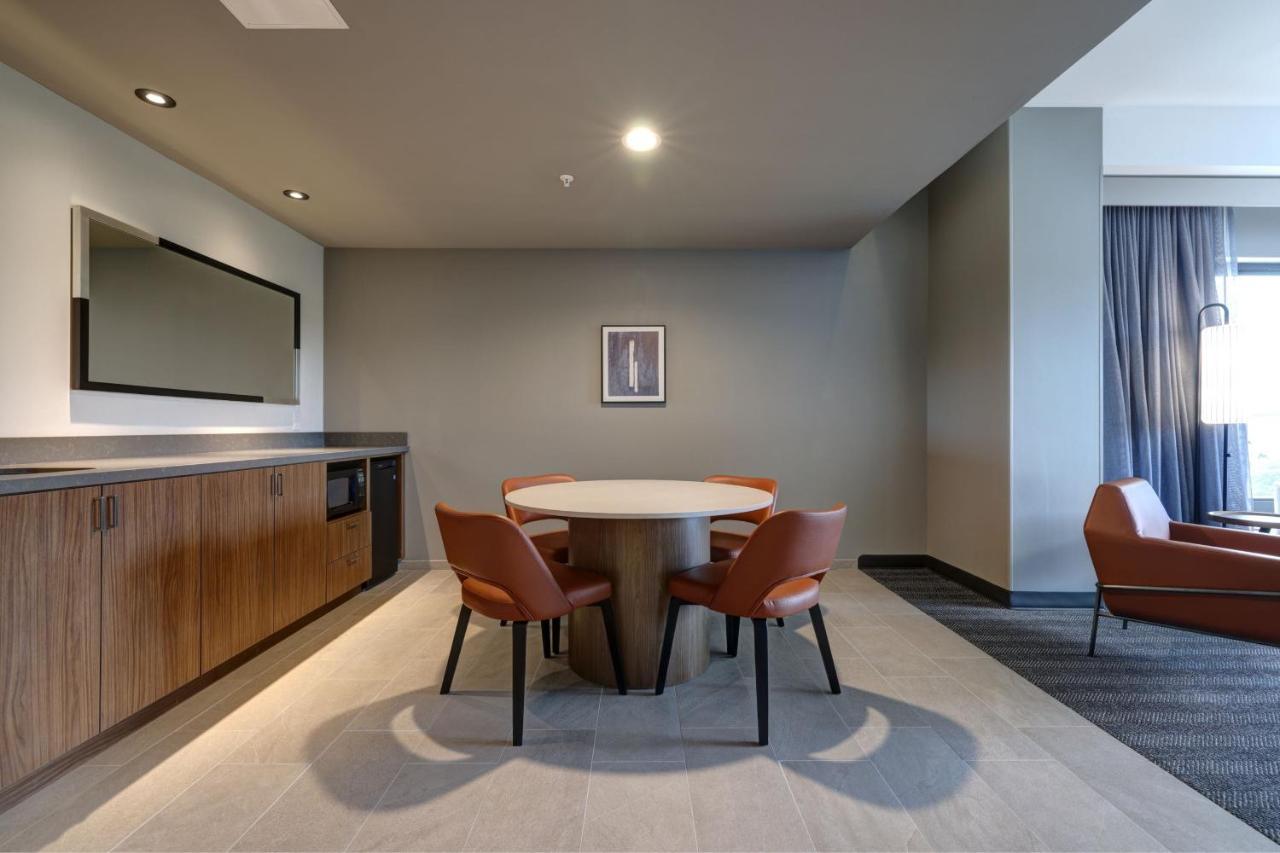 Courtyard By Marriott Iowa City University Heights Εξωτερικό φωτογραφία