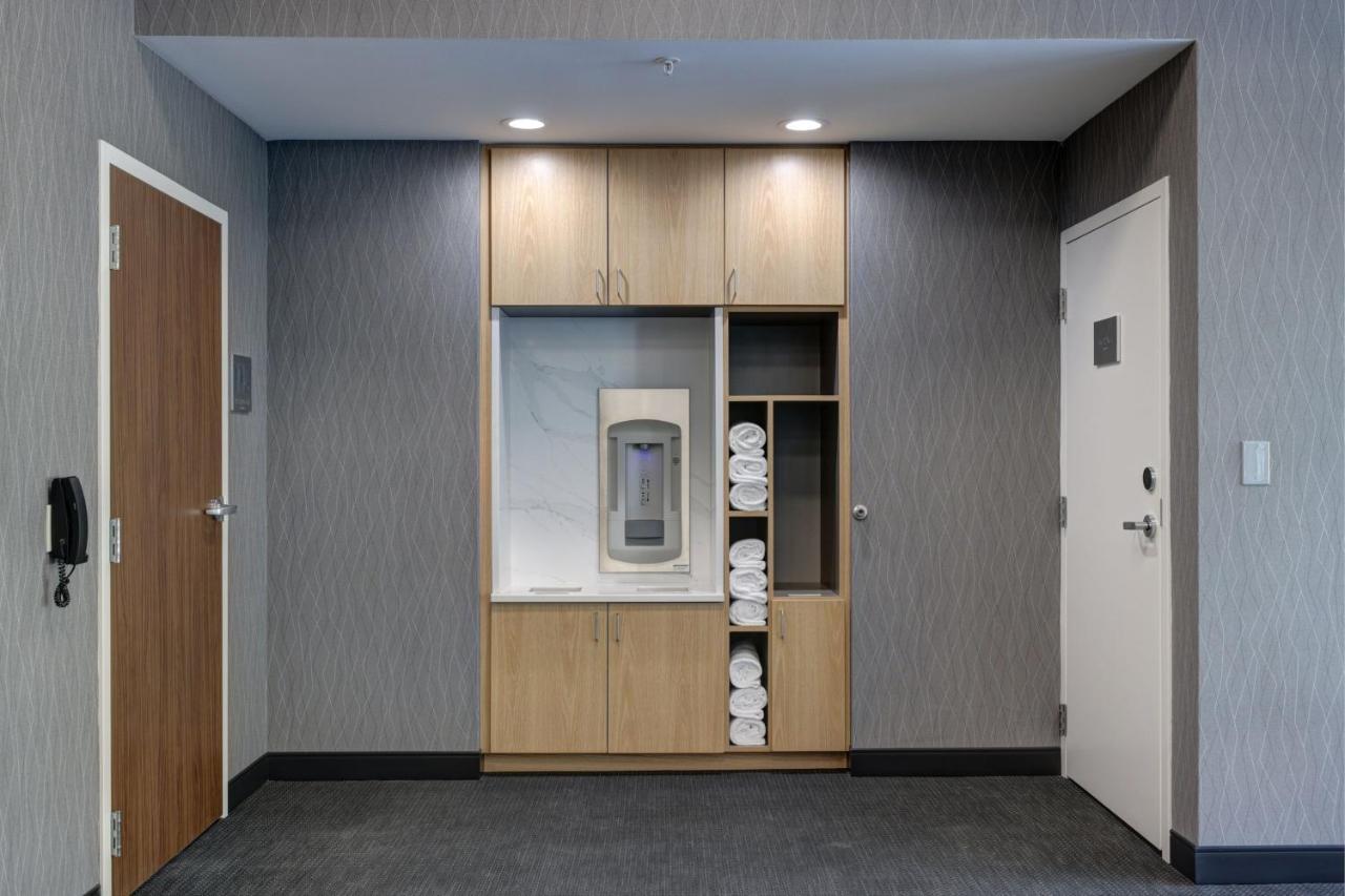 Courtyard By Marriott Iowa City University Heights Εξωτερικό φωτογραφία