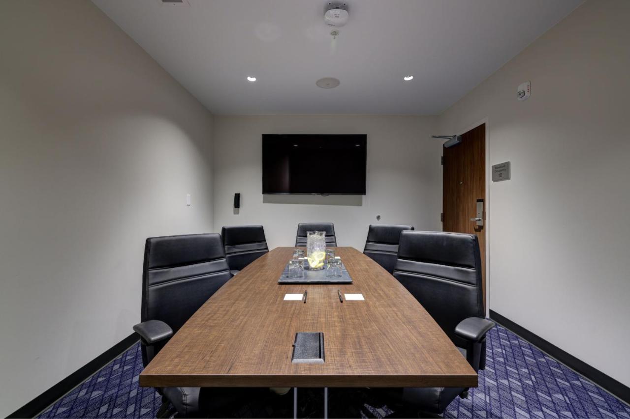 Courtyard By Marriott Iowa City University Heights Εξωτερικό φωτογραφία