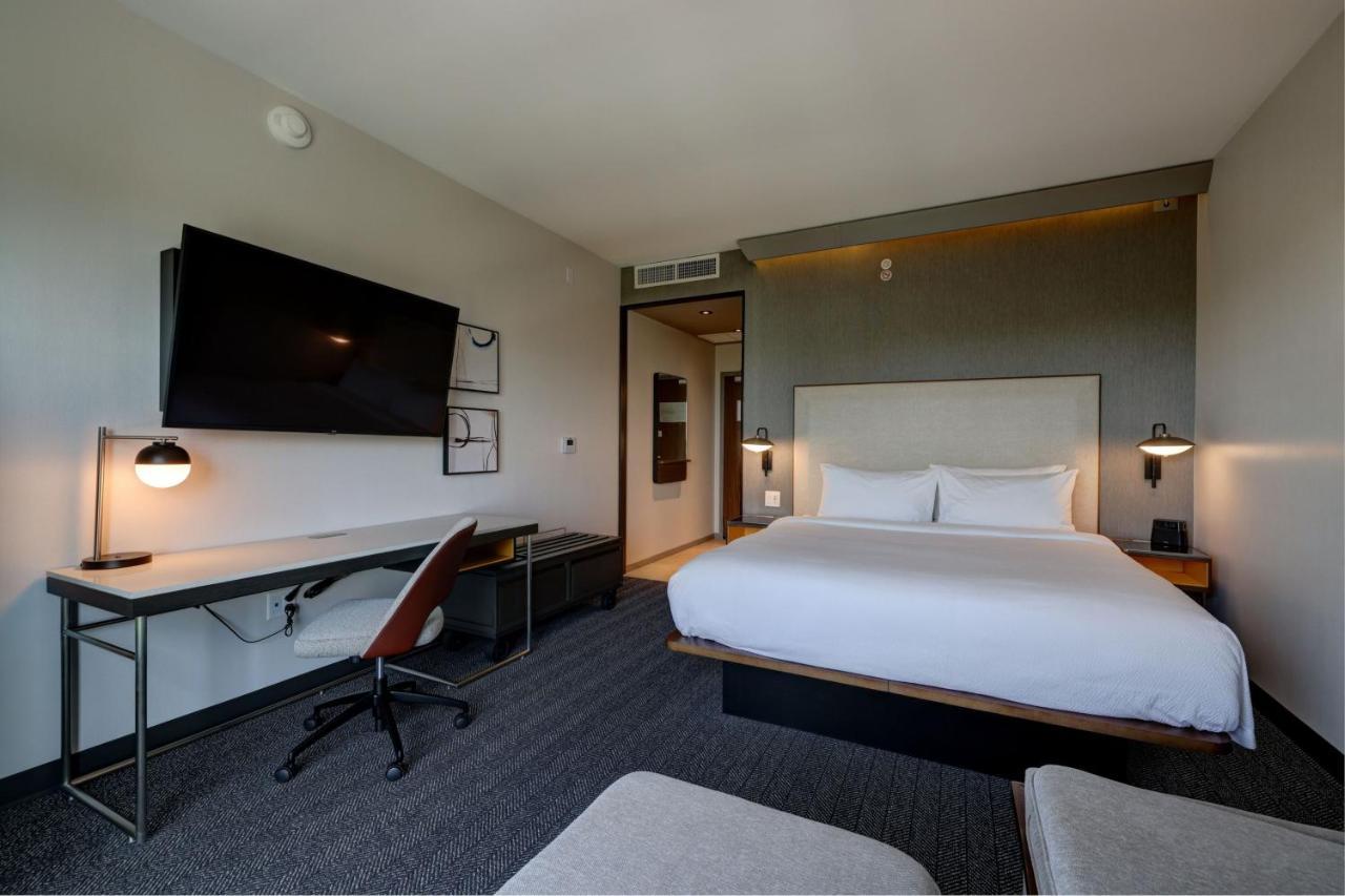 Courtyard By Marriott Iowa City University Heights Εξωτερικό φωτογραφία