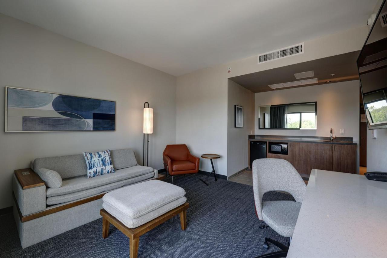 Courtyard By Marriott Iowa City University Heights Εξωτερικό φωτογραφία