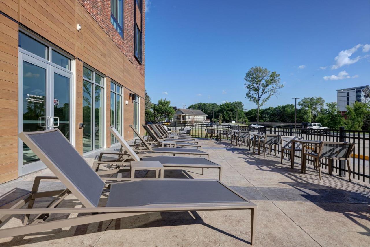 Courtyard By Marriott Iowa City University Heights Εξωτερικό φωτογραφία