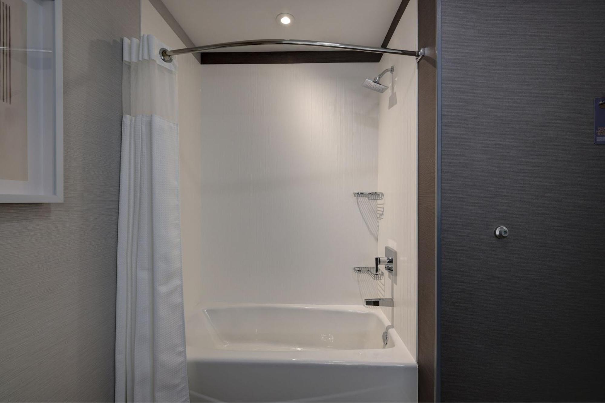 Courtyard By Marriott Iowa City University Heights Εξωτερικό φωτογραφία