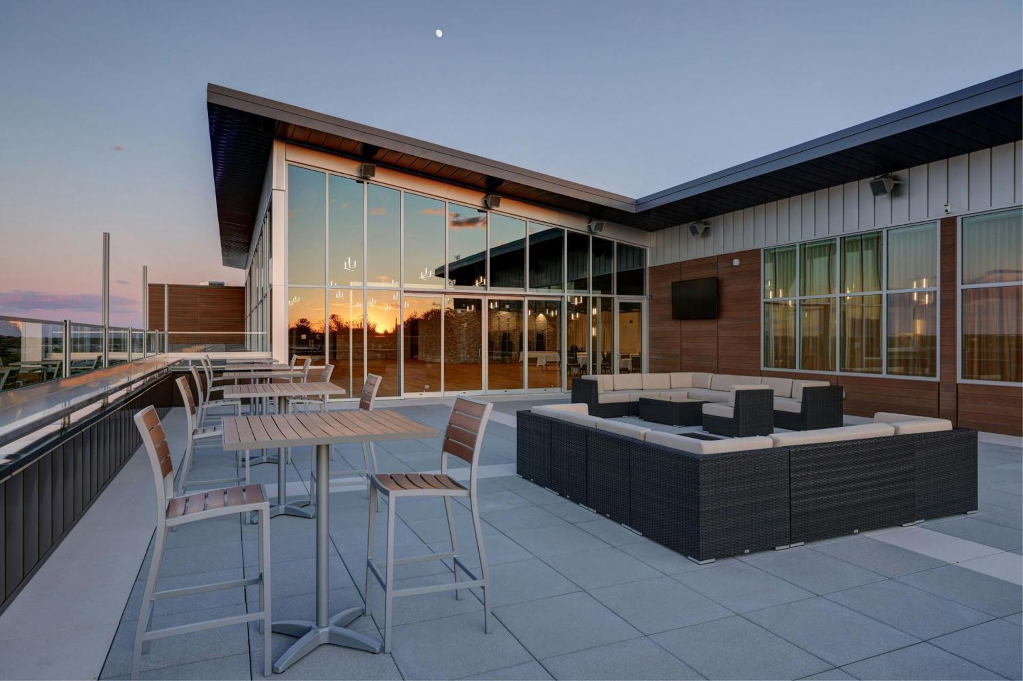 Courtyard By Marriott Iowa City University Heights Εξωτερικό φωτογραφία